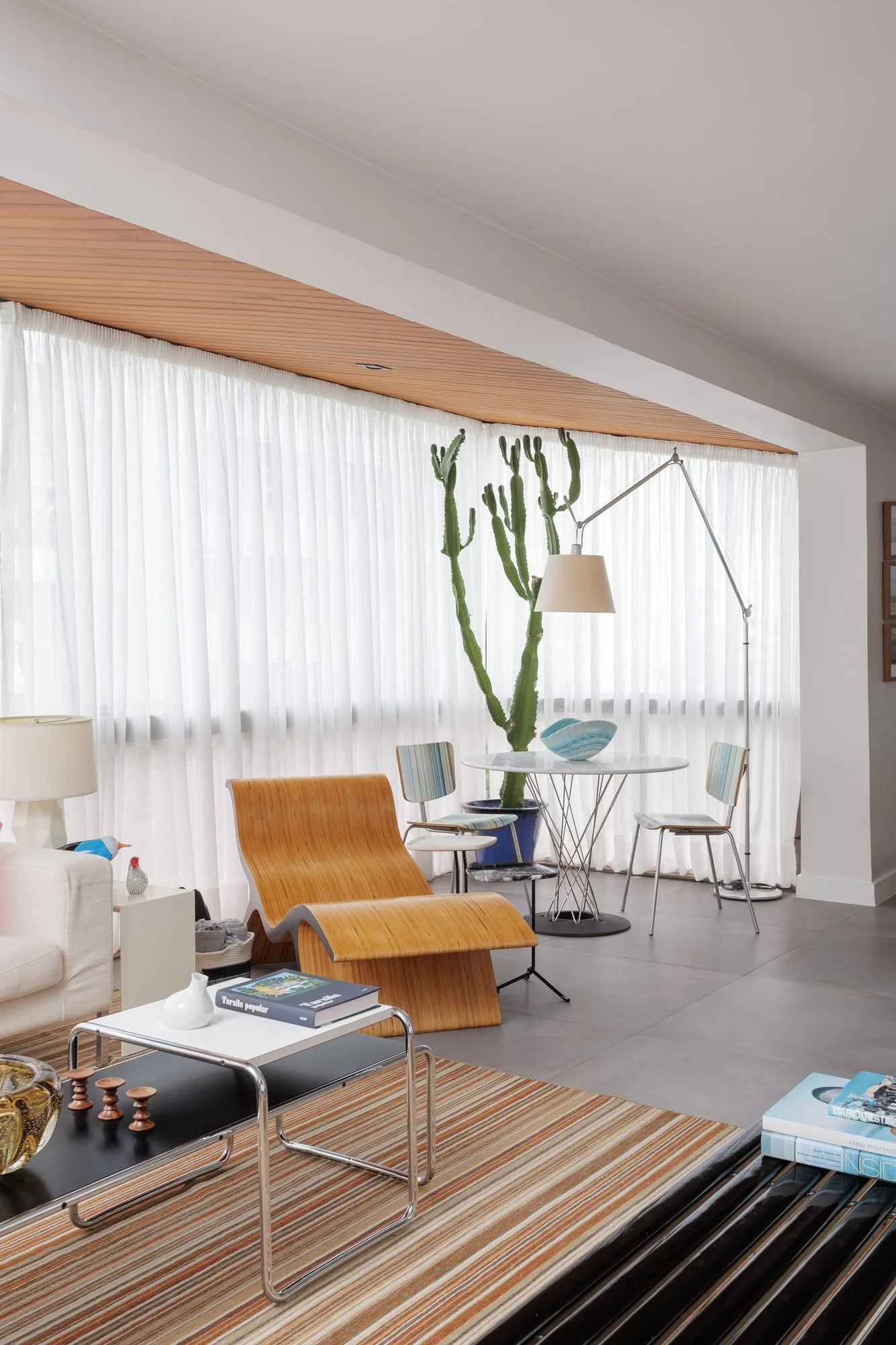 Rua Farme de Amoedo, Apartamento El